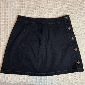 𝅺FOREVER 21 Faded Black Denim Mini Skirt With Side Buttons Size Medium (1119)